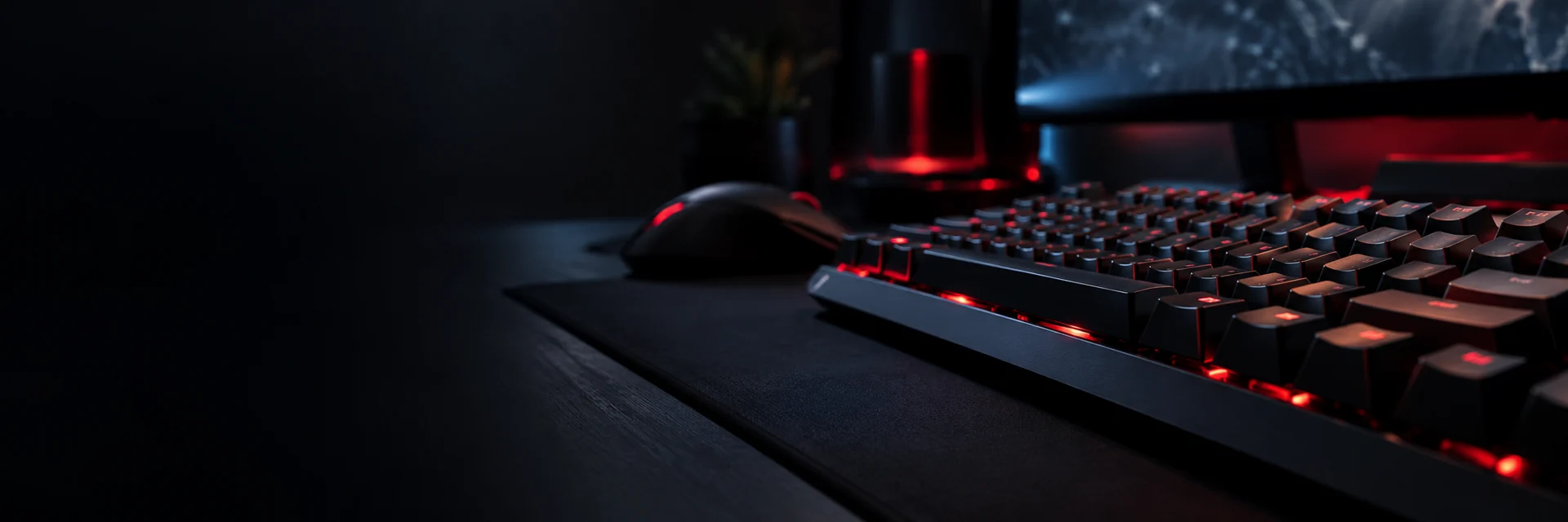 Kırmızı ışık detaylarıyla koyu bir gaming setup atmosferi